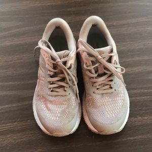 ASICS women’s size 8 Gel-Kayano26 running shoe. Used